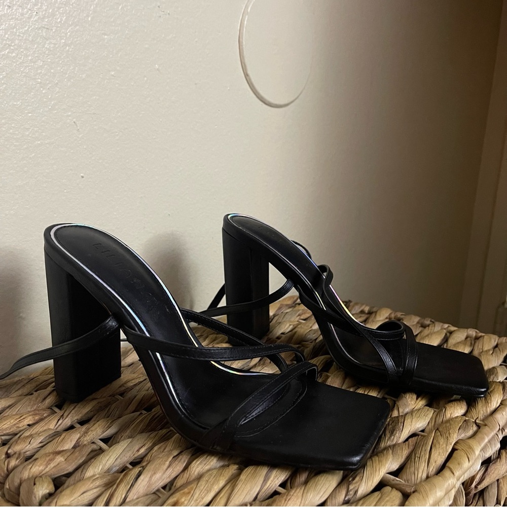 F21 black wrap around block heels NWOT